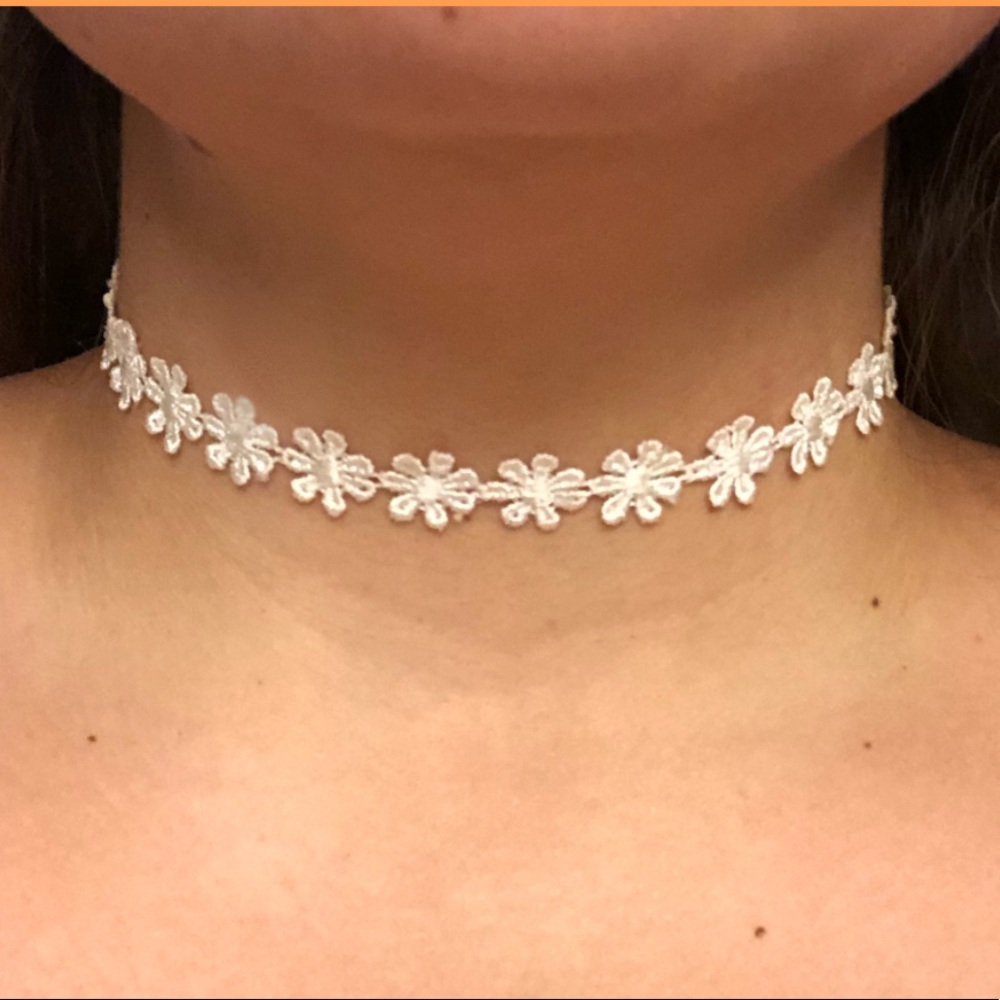 Daisy Choker